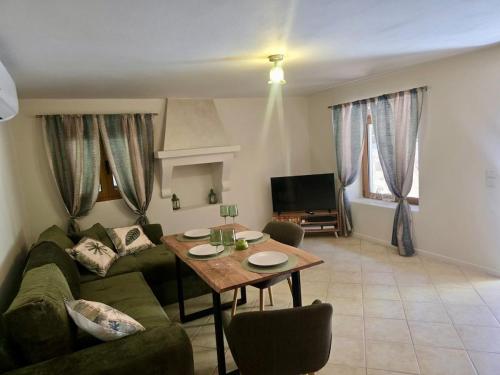 Daisy House Golden Beach Area