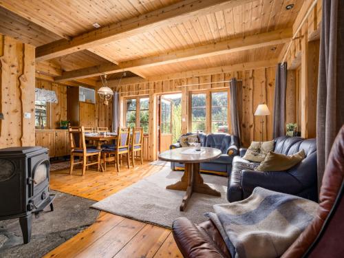 Χώρος καθιστικού στο Holiday Home Lona by Interhome