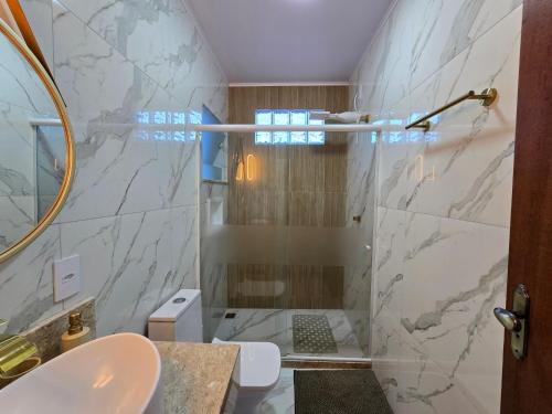 Ένα μπάνιο στο Apartamento Agradável