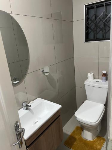 Bilik mandi di Mashobs Guest House