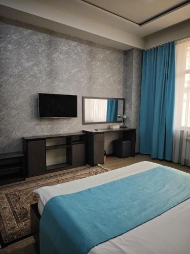 Baland Vatan Hotelにあるテレビまたはエンターテインメントセンター