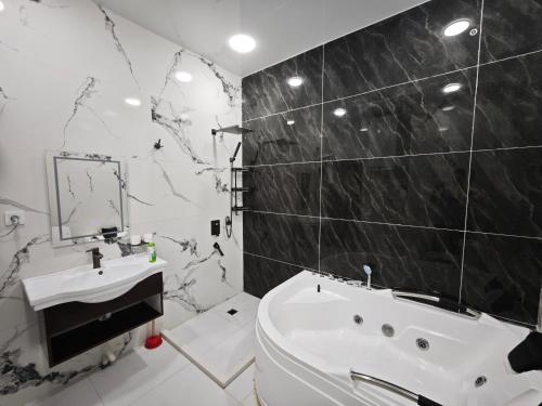Baland Vatan Hotelにあるバスルーム