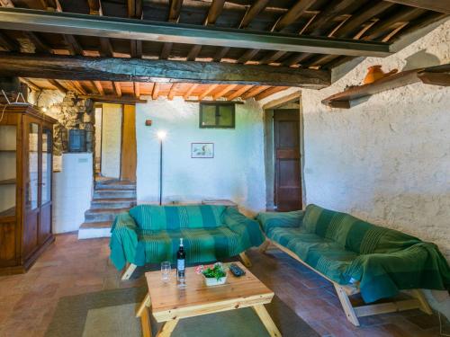 Χώρος καθιστικού στο Apartment Taverna by Interhome