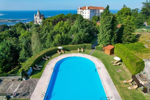 an overhead view of a swimming pool with people sitting around it at Pousada de Viana do Castelo in Viana do Castelo