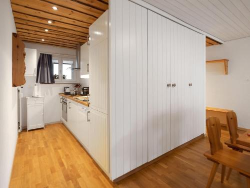 Η κουζίνα ή μικρή κουζίνα στο Apartment Seewiese Apt- 204 by Interhome