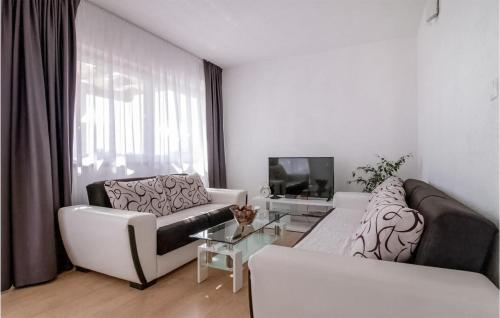 2 Bedroom Awesome Apartment In Bibinje
