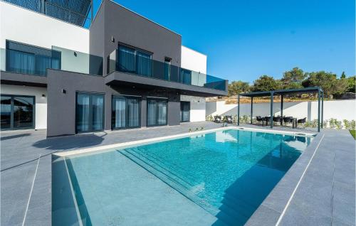Luxurious Home In Lun With Sauna