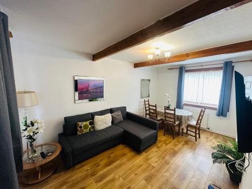 Khu vực ghế ngồi tại Rosyth 3 Bedroom home-Near Edinburgh & M90 With Free Parking