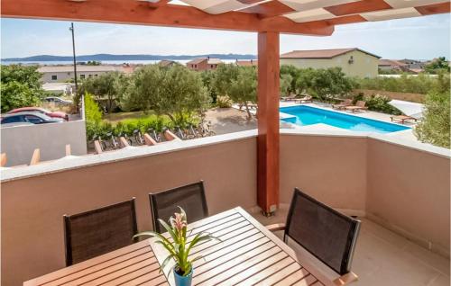 2 Bedroom Awesome Apartment In Bibinje
