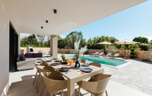 Πισίνα στο ή κοντά στο Stunning Home In Kras With Wifi