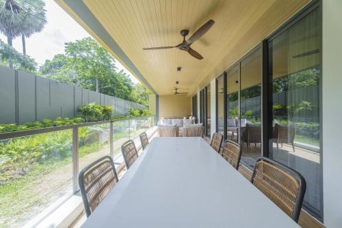 Fotografie z fotogalerie ubytování Laguna Beachfront 3BR Cozy Condo v destinaci pláž
