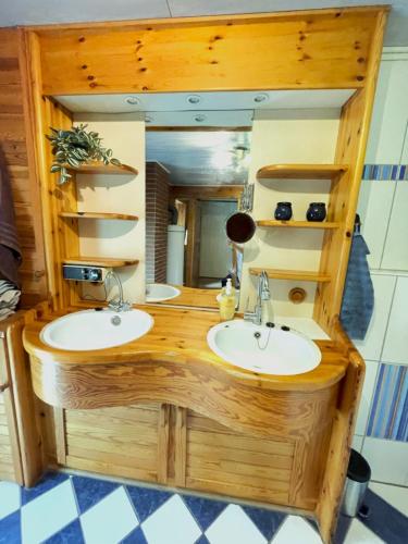 a bathroom with two sinks and a mirror at Traumhaus mit mega top specials in Lahnstein
