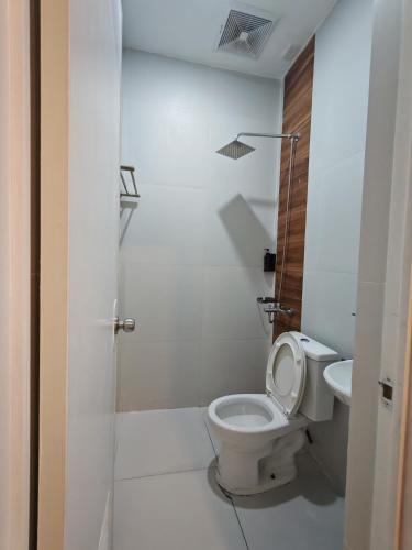 Koupelna v ubytování ZenSuites Hotel Tacloban