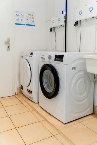 a washer and dryer sitting in a bathroom at S17 Bude 13 Studio in Flensburg