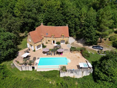 Luxury Chateau w. pool & hot tub in Dordogne