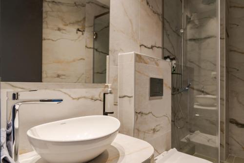 Bilik mandi di Sole Mare Boutique Hotel