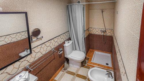 Ένα μπάνιο στο Hôtel Les Ambassadeurs