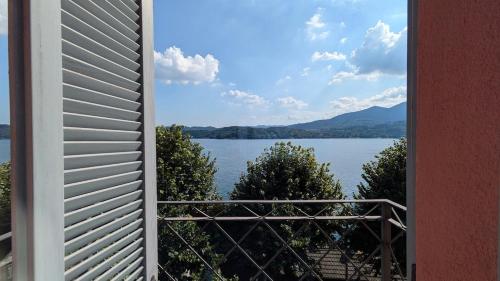 a view of a lake from a window at Appartamento 5 Terre in Orta San Giulio