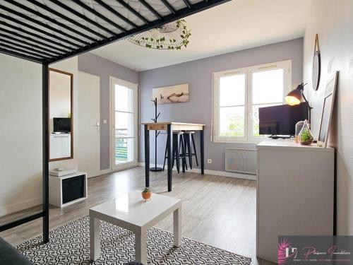 Photo de la galerie de l'établissement Studio lumineux avec balcon, parking proche plage des Minimes - FR-1-825-50, à La Rochelle