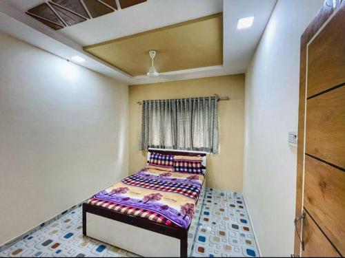 Ένα ή περισσότερα κρεβάτια σε δωμάτιο στο Ganesh Farm House