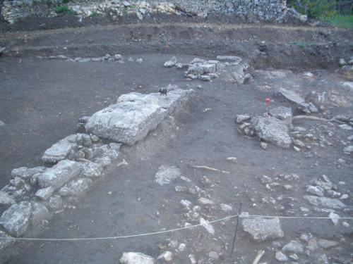 a pile of rocks on a dirt ground with a wire at Le Grotte di Sileno in Castellaneta