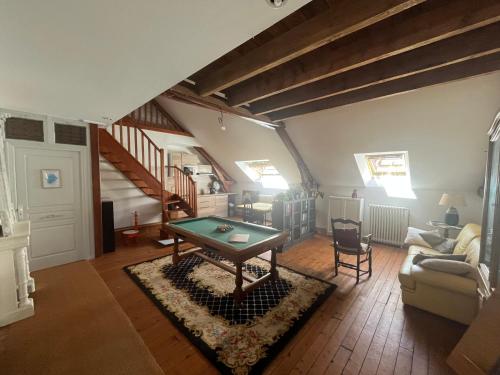a living room with a ping pong table in it at Domaine du moulin de la plaine - L'île Ô Reflets in Trôo