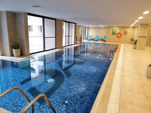 สระว่ายน้ำที่อยู่ใกล้ ๆ หรือใน DAMAC Pool View Penthouse