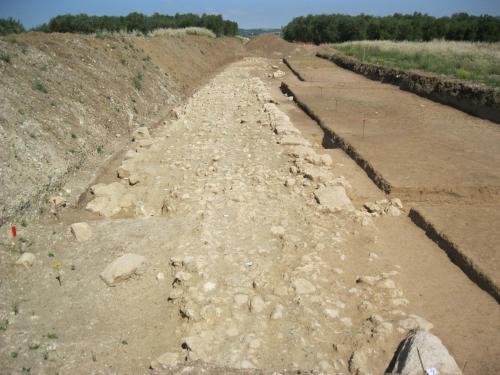 a dirt road with rocks on the side at Le Grotte di Sileno in Castellaneta