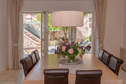 Villa Hvar Royale - 5 Bedroom Central Villa - Indoor Pool - Stunning!
