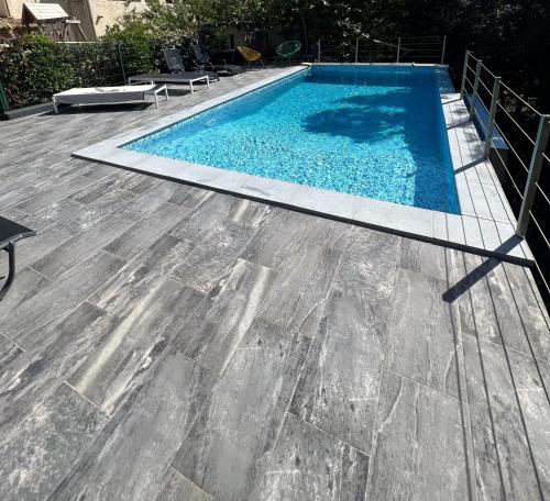 APPARTEMENT 2 CHAMBRES PISCINE A PARATGEr