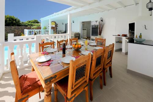 Graceful Puerto Del Carmen Villa 5 Bedrooms Villa Vega Del Carmen