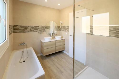 Graceful Puerto Del Carmen Villa 5 Bedrooms Villa Vega Del Carmen