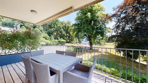 Balkón nebo terasa v ubytování Superb lakeview flat - in the heart of Lavaux