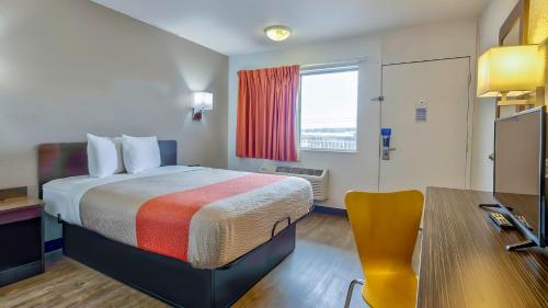 Postel nebo postele na pokoji v ubytování Motel 6 Sherman, TX