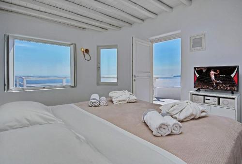 Posteľ alebo postele v izbe v ubytovaní Luxury Mykonos Villa Villa Mykonos Luxurious Private Pool Kastro