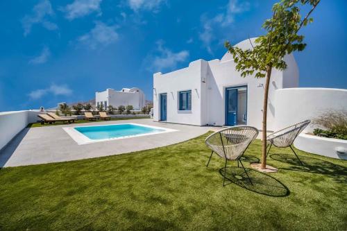 Gallery image of Beautiful Santorini Villa 2 Bedroom Villa Private Pool & Magical Sea Views in Karterados
