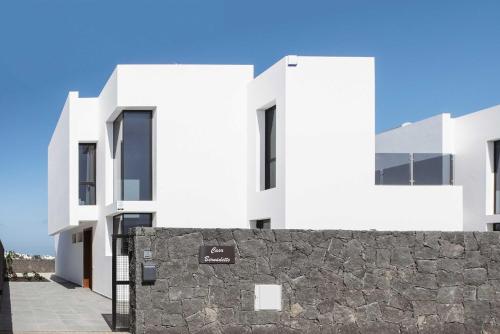 Modern Los Mojones Villa 3 Bedrooms All En-Suite Villa Berniente