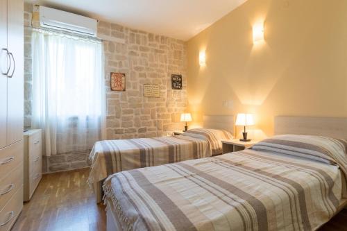 Voodi või voodid majutusasutuse Stunning Dubrovnik Villa 9 Bedrooms Villa Zaton Deluxe Amazing Sea Views toas