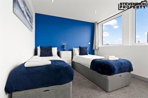 Katil atau katil-katil dalam bilik di Modern High Spec Apartment Parking 2 Bed 4 Guests