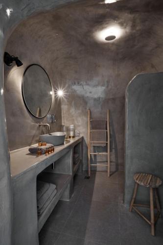 Luxury Santorini Villa Superior Cave Villa Outdoor Hot Tub