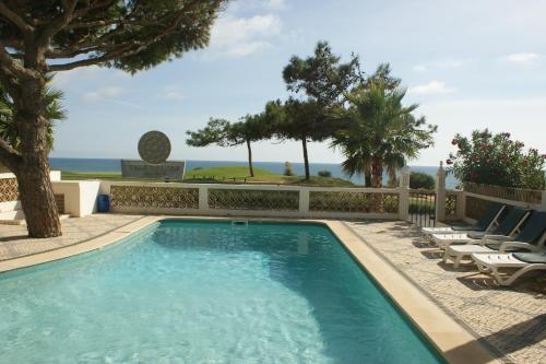 Gallery image of Villa Da Colina 3 Bedrooms Sea Views A Few Minutes Walk To The Beach Vale Do Lobo in Vale do Lobo
