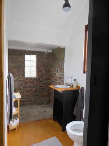 Ένα μπάνιο στο Hoopoe Cottage Horns op de Hoek