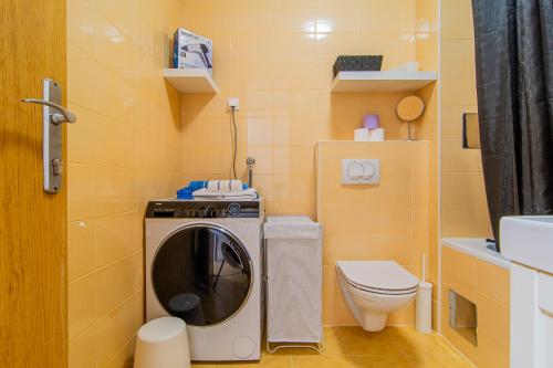 Flexible SelfCheckIns 90 - Zagreb - Garage - Loggia