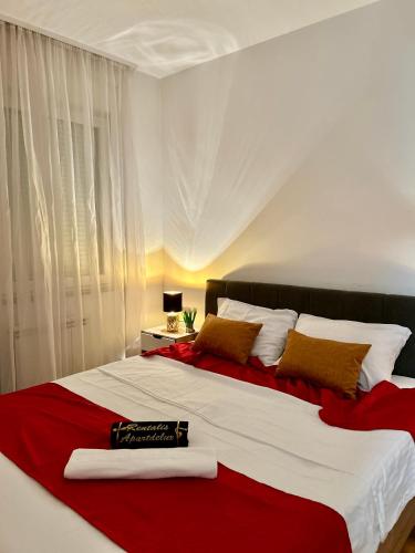 En eller flere senge i et værelse på Centrum Apartman