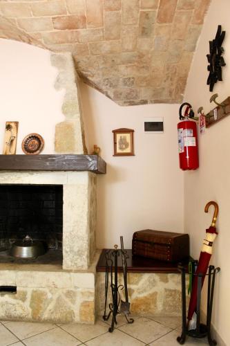 a living room with a fireplace and a fire hydrant at Via Roma 19 in Castel del Monte