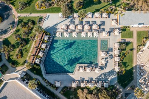 an overhead view of a swimming pool with villas at Merit Royal Gardens Hotel & Casino in İskele