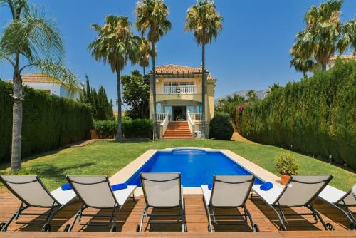 Premium Villa with private pool, garden & BBQ