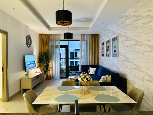 Peaceful 2 Bed Oasis Suite in JVC