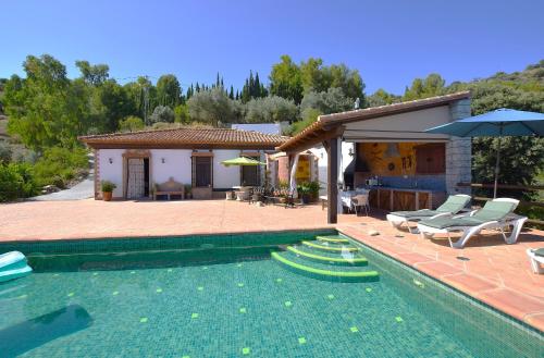 Πισίνα στο ή κοντά στο Idyllic Andalusian villa with private pool & stunning views
