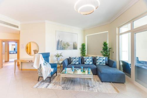 Dubai The Palm 4BR Beach & Pool Access w Early Check In and Late Check Out Facility